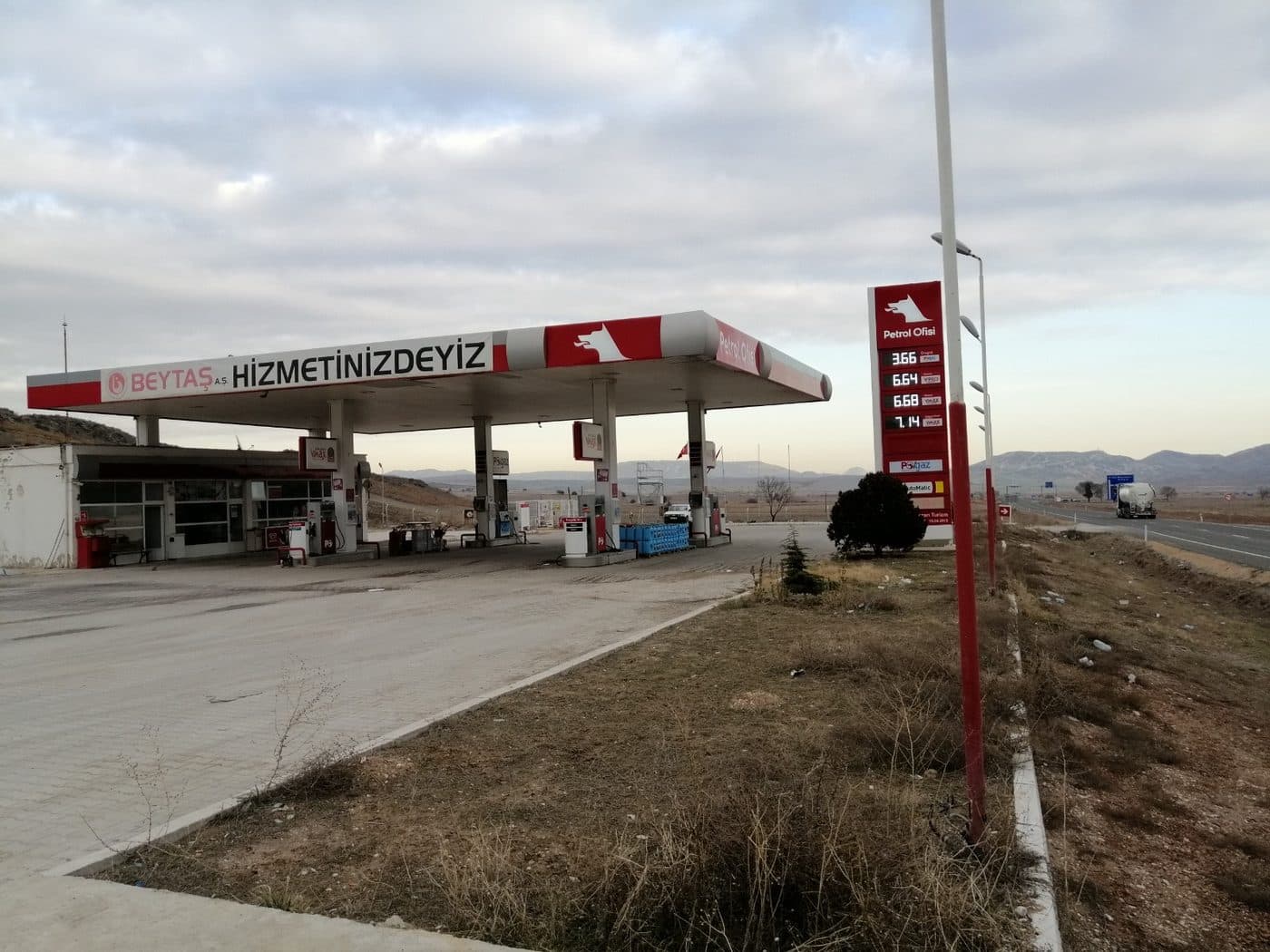 Nallıhan istasyonu kanopisi